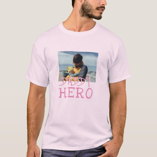 Papa Hero Pink Typografie T-shirt (Voorkant)
