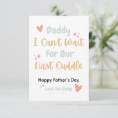 Papa, je ne peux pas attendre notre première carte (Debout devant)