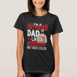 Papa met tatoeages als een normale vader, maar vee t-shirt