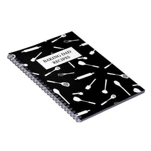 Papa pakt het keukengereedschap uit met blanco bli notitieboek (Rechterzijde)