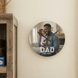 Papa Richtte Moderne Witte Foto Op Ronde Klok