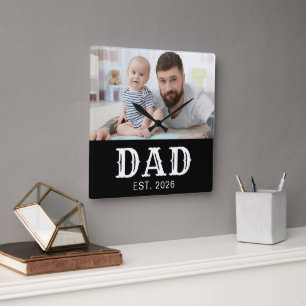 Papa Richtte Moderne Witte Typografie Foto In Vierkante Klok