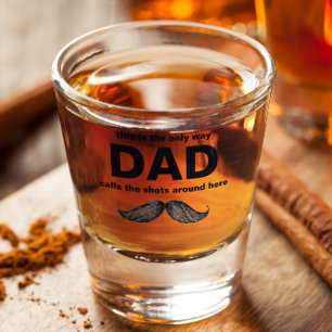 Papa roept de Shots   Funny Shot Glass for Dad Glas