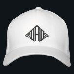 Papa Simple Typographie Moderne Personnalisé<br><div class="desc">Le Casquette de baseball brodé personnalisé Papa est un simple texte brodé moderne "Papa". Parfait comme cadeau pour papa pour la Fête des pères,  Noël,  anniversaire et plus. Créé par Evco Studio www.zazzle.com/store/evcostudio</div>