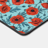 Papavers, rood en blauw op zwembad blauw bureaumat (Hoek)