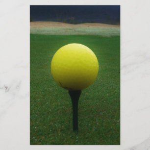 Papeterie Bal de golf jaune sur un terrain de golf de montag