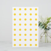Papeterie blanche et jaune (Debout devant)
