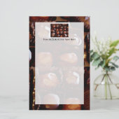 Papeterie Boîte de chocolats, bonbons au chocolat à (Debout devant)