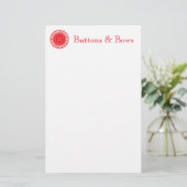 Papeterie Bouton rouge (Debout devant)
