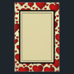Papeterie Bright Red Romantic Hearts Motif<br><div class="desc">Un motif de coeur romantique rouge vif,  certains grands petits sur un arrière - plan jaune. De subtiles lignes noires entre les coeurs lui donnent une texture intéressante. Le centre est doté d'une couverture noire bordée de couleur tan pour faciliter l'écriture.</div>