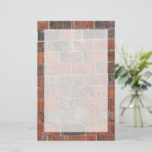 Papeterie briques (Debout devant)