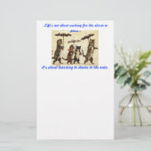 Papeterie chats avec des parapluies sous la pluie (Debout devant)