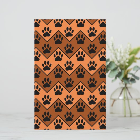 Papeterie Chevron Orange Brown Avec Motif Paw Chien (Debout devant)