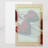 Papeterie Coeurs en bois rouges attachés ensemble sur une (Devant / Derrière)