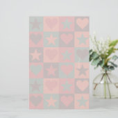 Papeterie Coeurs Et Étoiles Motif Rose (Debout devant)