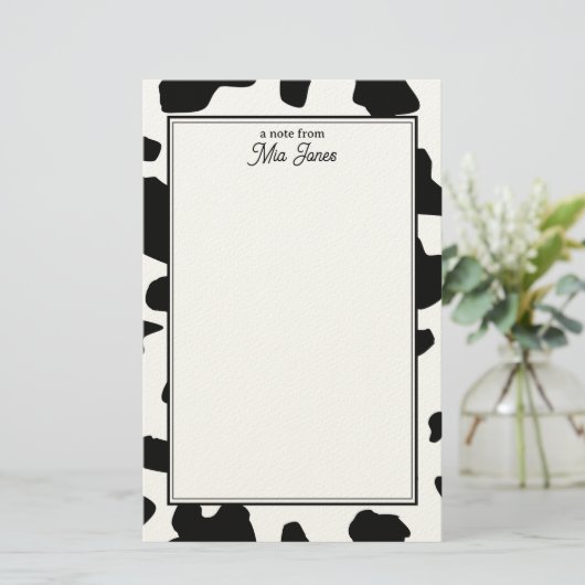 Papeterie Cow Print Pattern Black and White Personalized (Debout devant)
