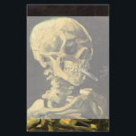 Papeterie Crâne avec cigarette brûlante par Vincent van Gogh<br><div class="desc">Crâne avec Cigarette Brûlante par Vincent van Gogh est un post impressionnisme d'art vintage de peinture à vie morte. Portrait du squelette humain fumant. Grande image à utiliser pour les produits anti-tabac. Fumer tue 1 000 personnes chaque année, aider quelqu'un à arrêter de fumer aujourd'hui. Grande image pour Halloween ou...</div>