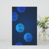 Papeterie Cristal bleu design irlandais (Debout devant)