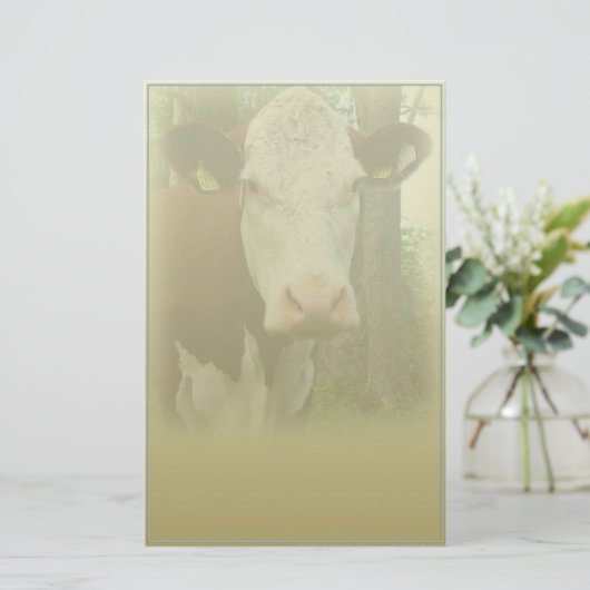 Papeterie curieuse de vache (Debout devant)