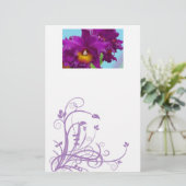 Papeterie de fleur avec les orchidées pourpres (Debout devant)