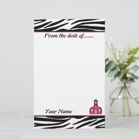 Papeterie de l'enseignant (Debout devant)