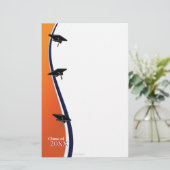 Papeterie de papier orange et bleue de note (Debout devant)