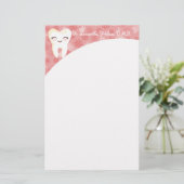 Papeterie Dent mignonne - Papier à lettres personnalisé rose (Debout devant)