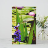 Papeterie Dragonfly lotus and purple flower (Debout devant)