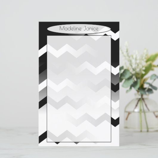 Papeterie en noir et blanc Chevron pour écriture m (Debout devant)
