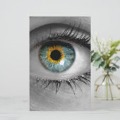 Papeterie Eye recherche la macro de concept du visualiseur (Debout devant)