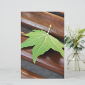 Papeterie feuille tombée (Debout devant)