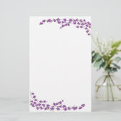 Papeterie Fleurs Violettes (Debout devant)