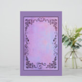 Papeterie Frame de fantaisie violette sur un Arrière - plan  (Debout devant)