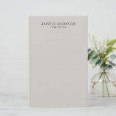 Papeterie Gris Clair Moderne Minimaliste Professionnel (Debout devant)