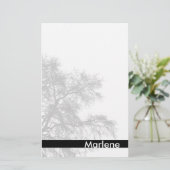 Papeterie grise de silhouette d'arbre (Debout devant)