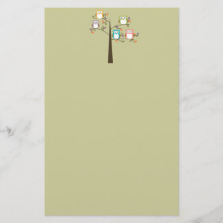 Papeterie Hiboux colorés dans le joli arbre