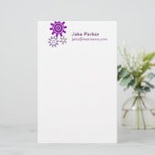 Papeterie Jeu d'engrenages violets (Debout devant)