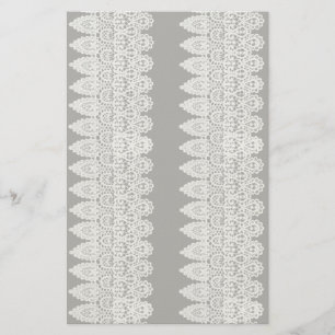 Papeterie La dentelle blanche forme une bordure délicate co
