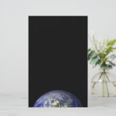 Papeterie La terre stationnaire (Debout devant)