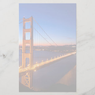 Papeterie L'aube surplombe San Francisco et Golden Gate Brid
