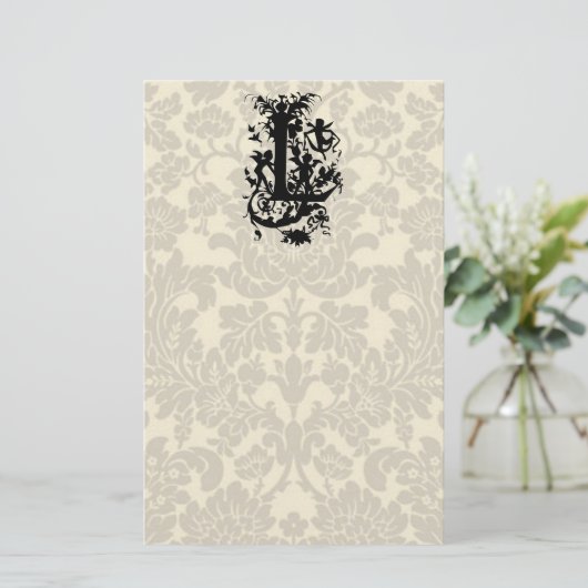 Papeterie Lettre orange "L" (Debout devant)