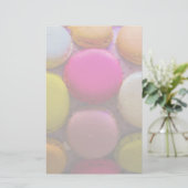 Papeterie Macarons colorés Dessert Cuit Savoureux (Debout devant)