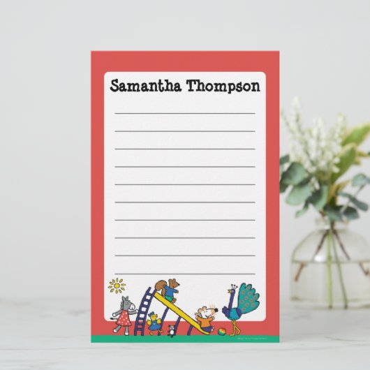 Papeterie Maisy sur le terrain de jeu avec des amis (Debout devant)