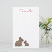 Papeterie Maman mignonne et bébé lapin dans du trèfle (Debout devant)