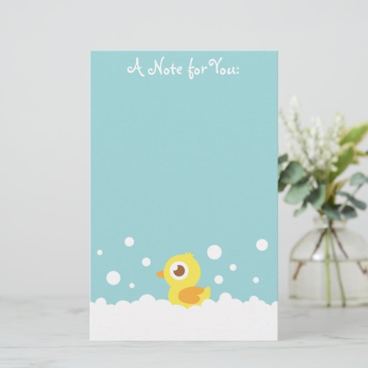 Papeterie Mignon en caoutchouc mignon dans le bain moussant (Debout devant)