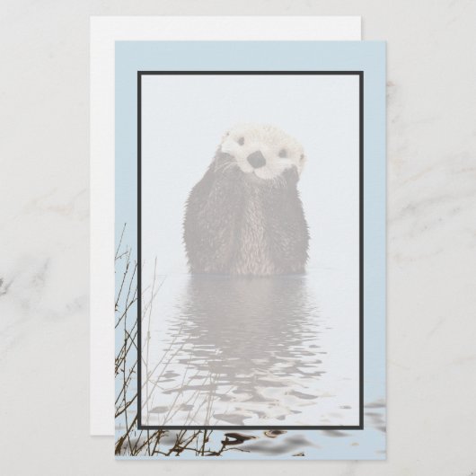 Papeterie Mignonne Otter debout dans un étang tenant son vis (Devant / Derrière)