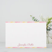 Papeterie Modèle nommé de blanc de jaune de rose des textes (Debout devant)