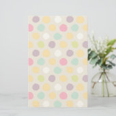 Papeterie motif à pois (Debout devant)