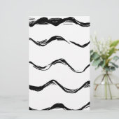 Papeterie Motif de lignes noires (Debout devant)