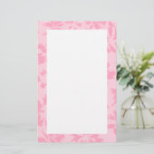 Papeterie Motif floral rose. (Debout devant)
